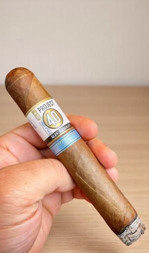 Alec Bradley Project 40 Robusto 5x50 (20มวน)