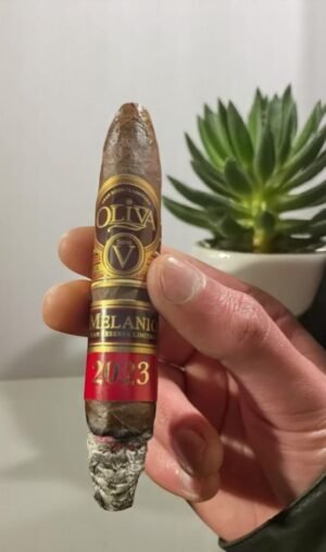 Oliva Serie V Melanio Edición Año 2023 Figuriño 5½x50 (10มวน)