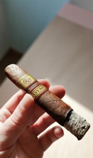 Rocky Patel Royale Robusto 6x50 (10มวน)