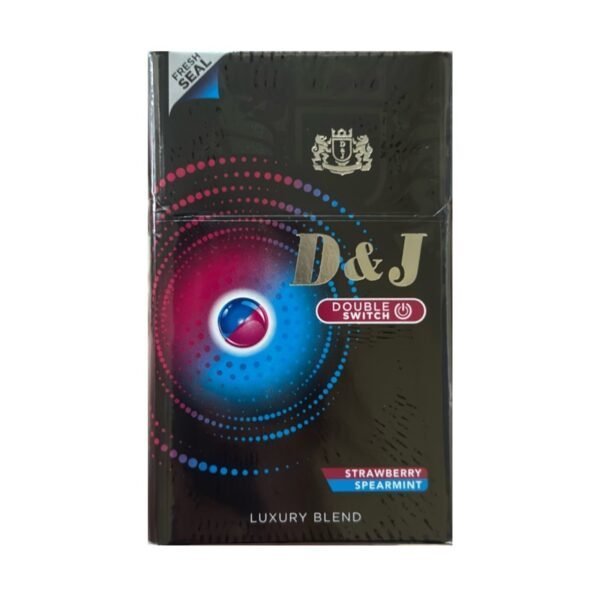 ซองบุหรี่ D&J Double Switch วางบนโต๊ะทำงาน แสดงให้เห็นเม็ดบีบสองจุด กลิ่นสตอเบอรี่และความเย็น